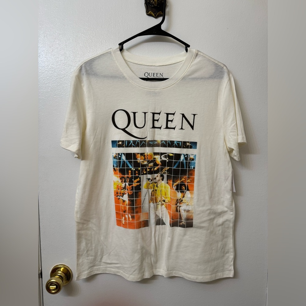 Queen T-shirt NWT